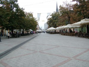 Nie tak dávno hostí v kaviarničkách bolo aspoň päťkrát viac