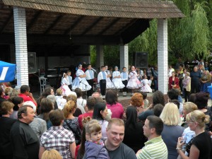 O dobrú náladu vo Vrbare sa postarali hudobníci a folkloristi