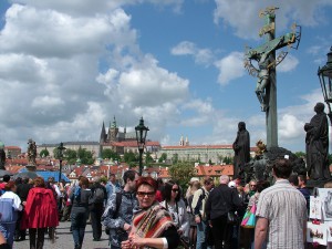  Pohľad z Karlovho mostu na Hradčany 