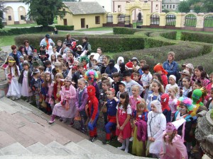 Maskovaní žiaci nižších ročníkov kulpínskej školy v originálnych a pestrých kostýmoch boli zaujímaví  