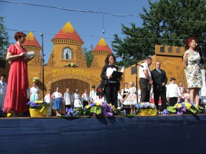 Po vystúpení párov, reprezentujúcich každý účinkujúci súbor, nasledovali príhovory a otvorenie festivalu