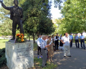 O národnom hrdinovi Jankovi Čmelíkovi v mestskom parku hovoril Šimo Domoni 