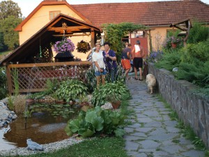 Krása a pohoda na dvore v Hontianskych Nemcoch 