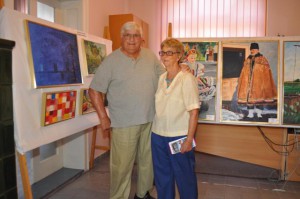 Maliar Vladimír Urbanček s manželkou Ann po otvorení výstavy