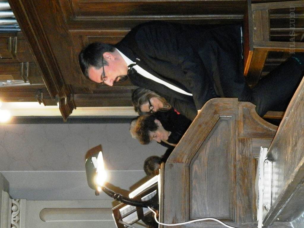 Láskou k organu sa zaštepil najprv v kovačickom kostole. Na snímke je kovačický rodák a známi organista MgA. Janka Siromu Ph.D