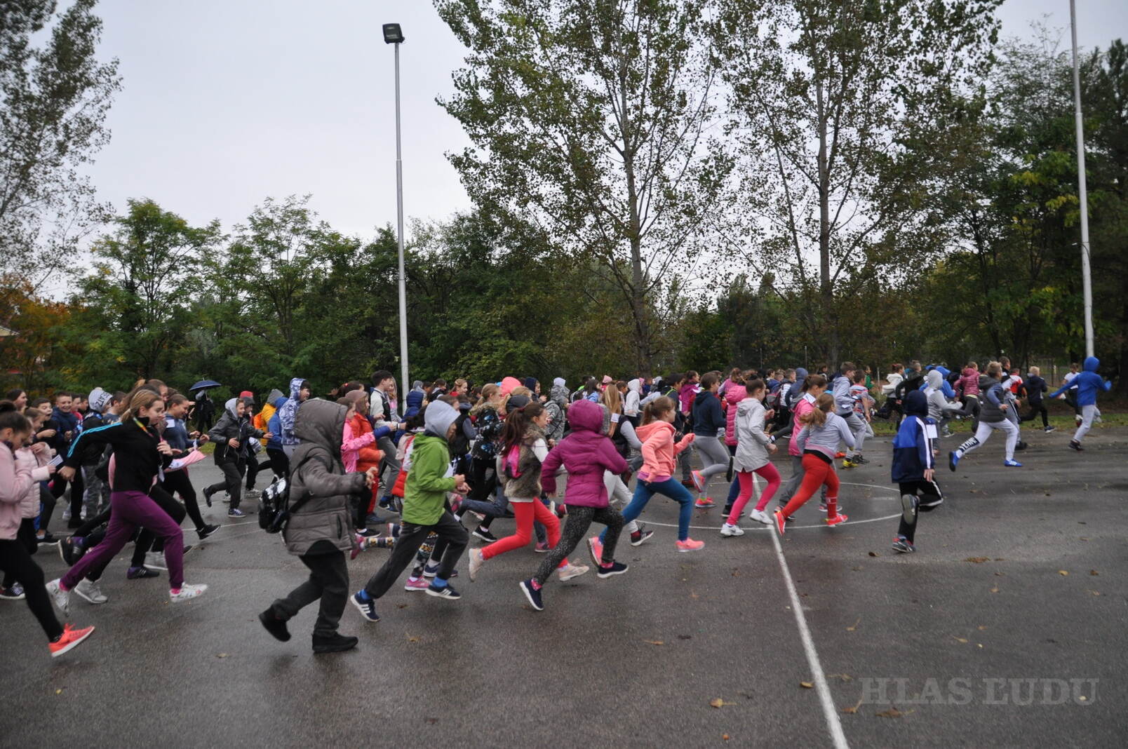 Piataci a šiestaci obehli 2 kilometrovú dráhu okolo jarmočniska