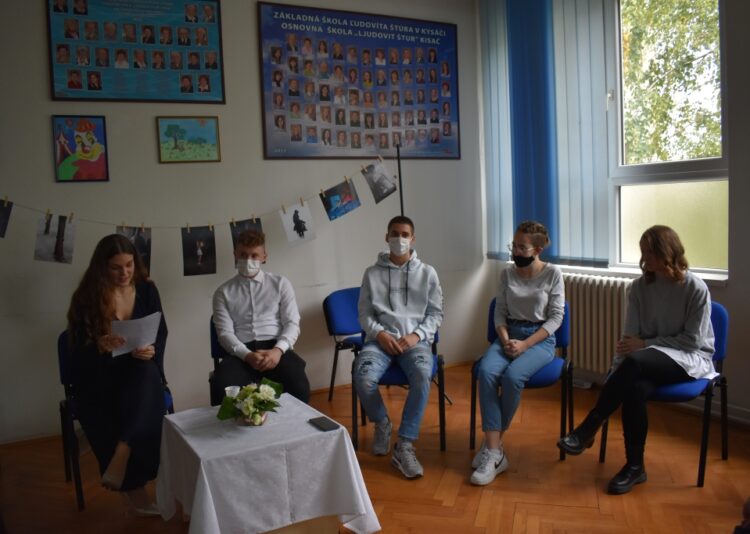 Moderátorka Andrea Miháľová, laureát Michael Kotváš, Kristián Baďura, Sandra Činčuráková a Mária Supeková