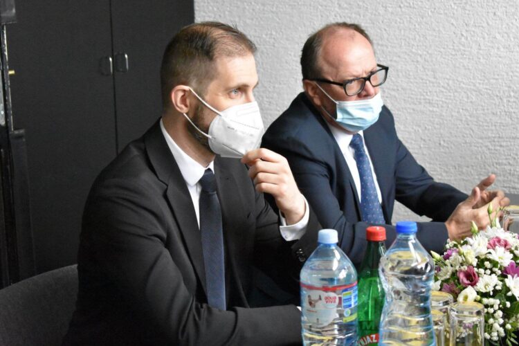 Predseda ÚSŽZ Ján Pilip počas návštevy NVU Hlas ľudu v apríli t.r.
