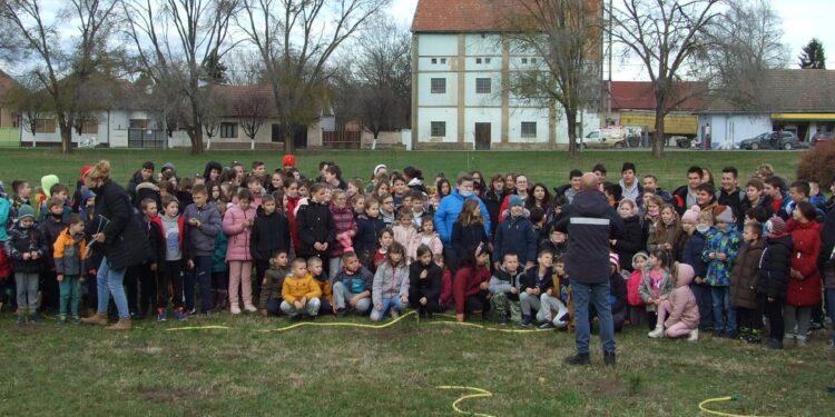 Účastníci prvej Ekologickej hodiny v Kulpíne