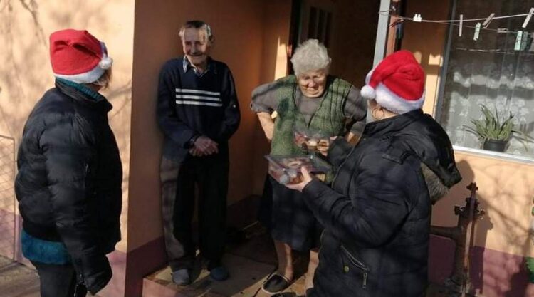 Veselé Vianoce a nech sa páči! (Foto: z archívu A. Horvátovej)
