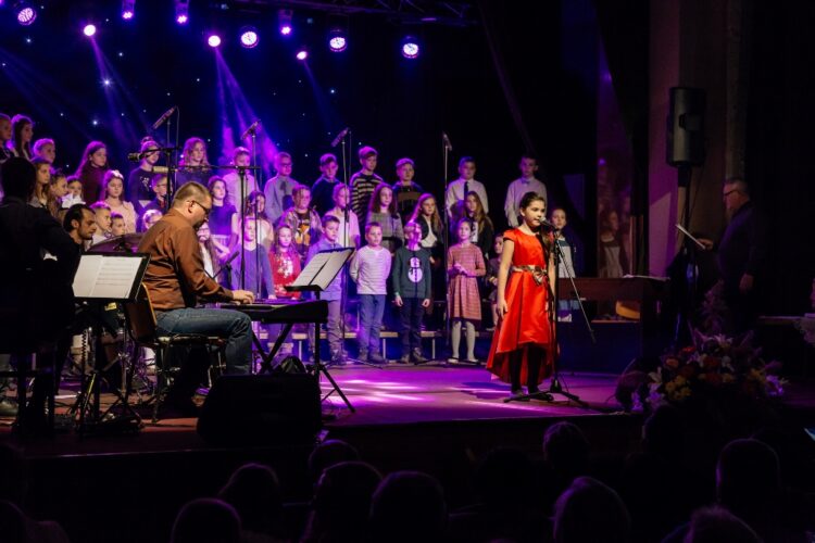 Prvú cenu odbornej poroty za interpretáciu si vyspievala Kovačičanka Lucia Válovcová