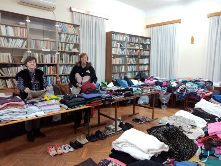  Členky Oltárneho krúžku žien Tabita: Anna Malková (sprava) a Katarína Kukučková