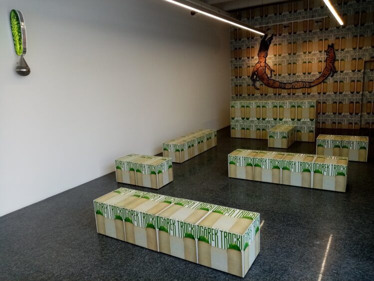 Umelecký kolektív Slavs and Tatars predstavil dielo pod názvom Pickle Bar