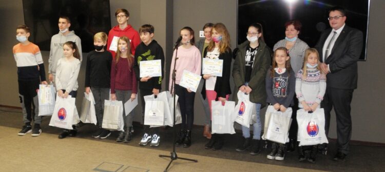 Odmenení recitátori s predstaviteľmi spoluorganizátorov