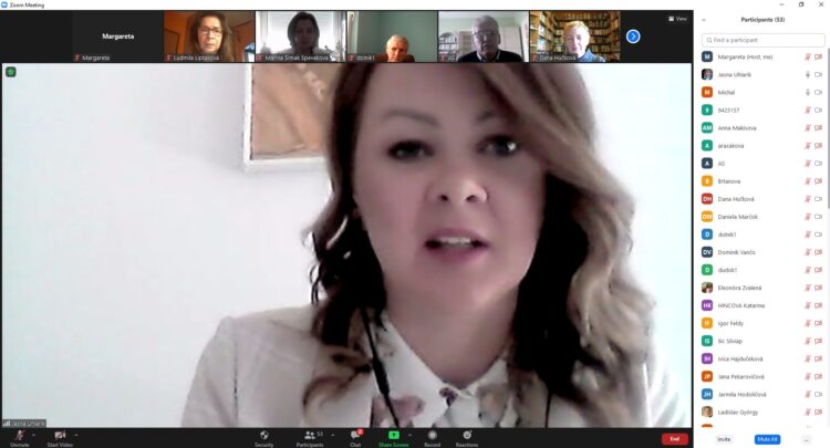 Konferenciu moderovala doc. Dr. Jasna Uhláriková (foto: z archívu Oddelenia slovakistiky v Novom Sade)