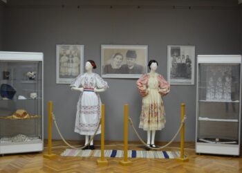 Na výstave dôraz dali na dievčenskú výbavu 20. storočia (Foto: z archívu Vlasteneckého múzea Ruma)