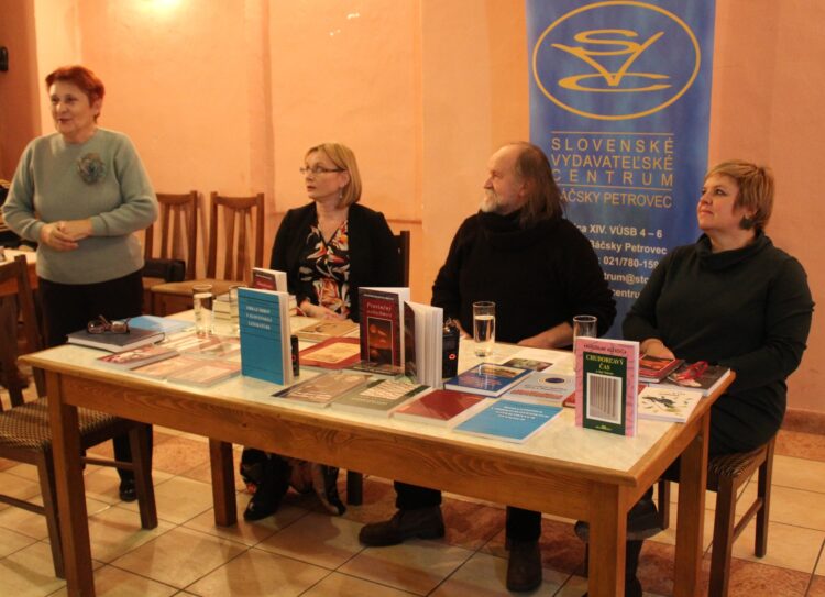 Z akcie v Hložanoch: (zľava) Viera Miškovicová, Zdenka Valentová-Belićová, Vladimír Valentík a Annamária Boldocká-Grbićová