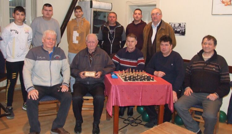 Bývalý predseda ŠK Dušan Vida (druhý zľava v dolnom rade)