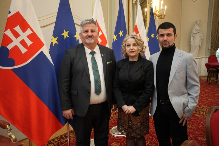 Delegácia Archívu Vojvodiny s poradkyňou predsedu vlády SR Ivetou Galbavou