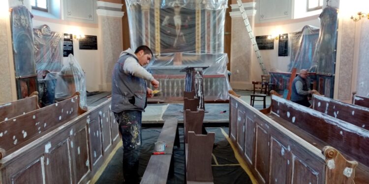 Renovácia kostolných lavíc