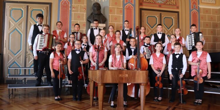 Orchestrík na republikovej súťaži v Sriemskych Karlovciach (foto: z archívu Juraja Súdiho)