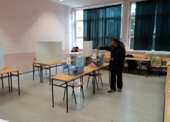 Z volebného miesta 36 v Ekonomicko-obchodnej škole Vuka Karadžića Starej Pazove