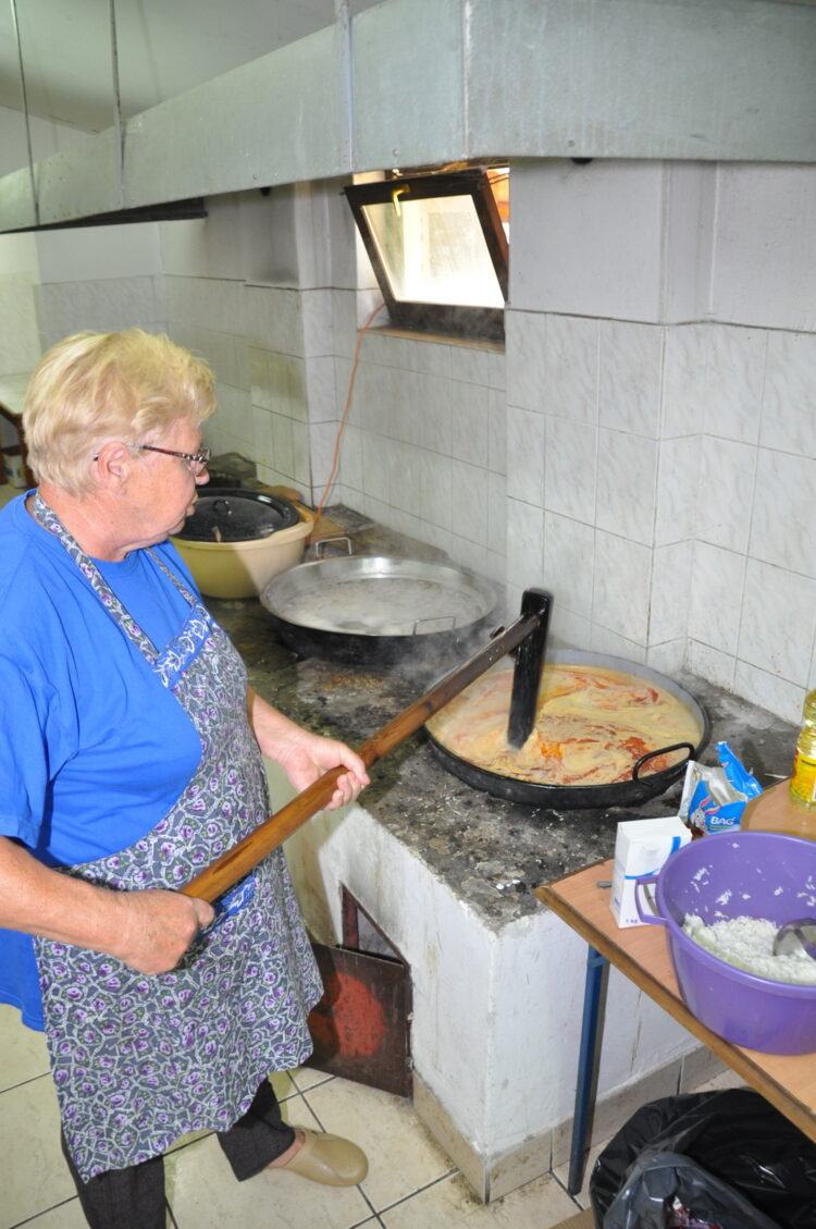 Pod dozorom skúsených kuchárok v kuchyni rozvoniavala kyslovka