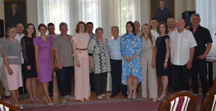 Účastníci piatkového umeleckého večierka