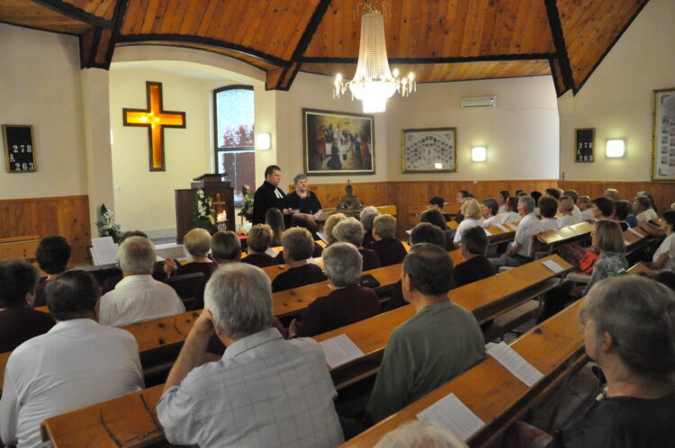 Príhovory farára J. Vidu a predsedníčky MOMS K. Melegovej-Melichovej