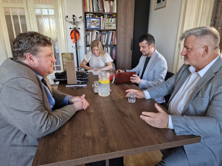 Zasadnutie na Ministerstve kultúry Slovenskej republiky (foto: www.arhivvojvodine.org.rs)