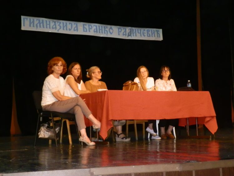 Triedne profesorky a pedagogička školy Snežana Inđićová (sprava)