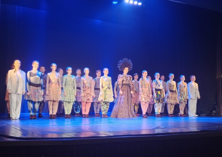 Členovia Slovenského umeleckého ľudového kolektívu – SĽUK z Bratislavy