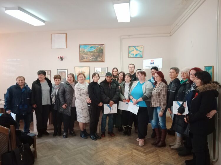 Živitelia, ktorí sa zúčastnili projektu, s odborným tímom strediska