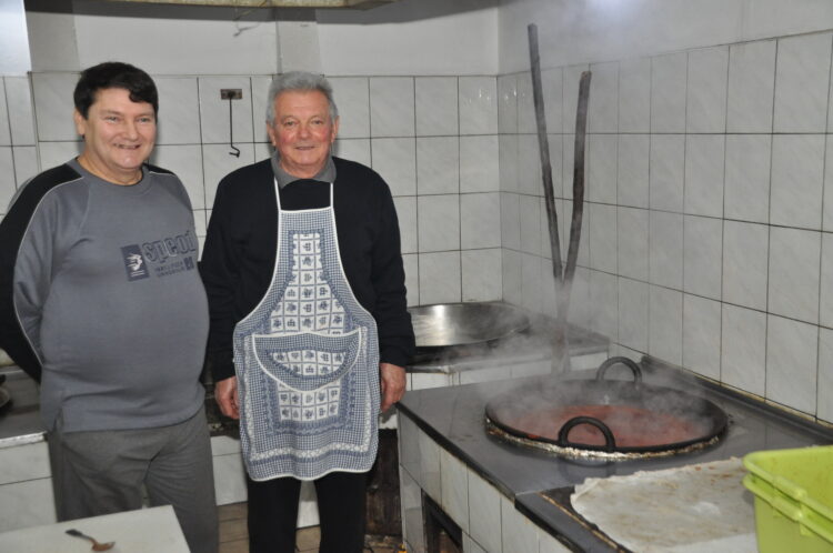 Majster kuchár Dudáš s Melichom aj tentoraz potešili petrovských rybárov