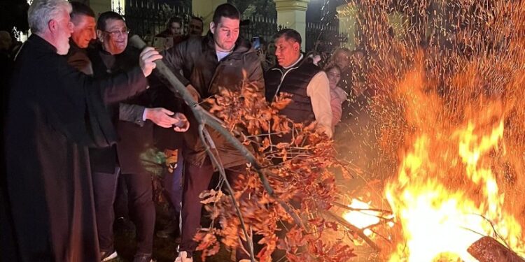 Pálenie badnjaka v Starej Pazove (foto: RTV SP)