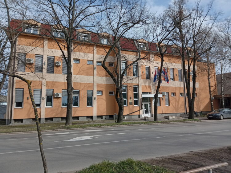 Budova Obce Báčsky Petrovec (Foto: J. Čiep)