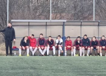 Tréner Igor Vakaresku (vľavo) má nadostač hráčov aj na striedačke