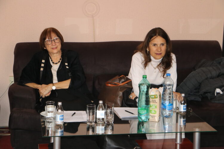 Emeritná profesorka Univerzity umenia v Belehrade Dr. Milena Dragićevićová-Šešićová a generálna tajomníčka Národnej komisie pre spoluprácu s UNESCO Jasna Zrnovićová