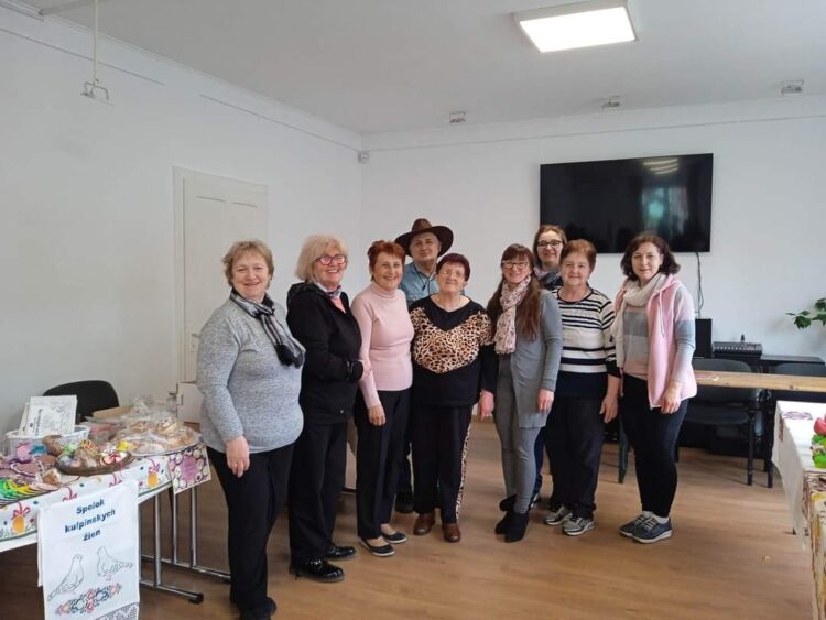 Petrovčanky, Hložančanky a Kulpínčanky: (foto z archívu vystavovateliek)