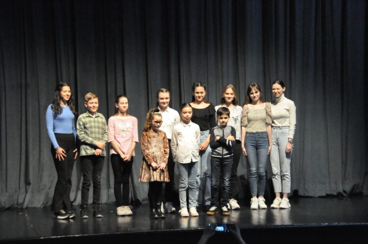 Skupina recitátorov, ktorá postúpila do oblastnej súťaže