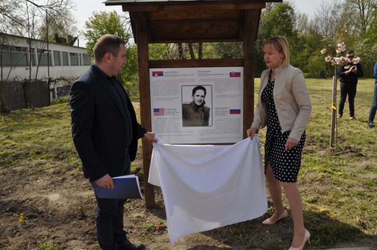 Odhalenie spomienkovej tabule