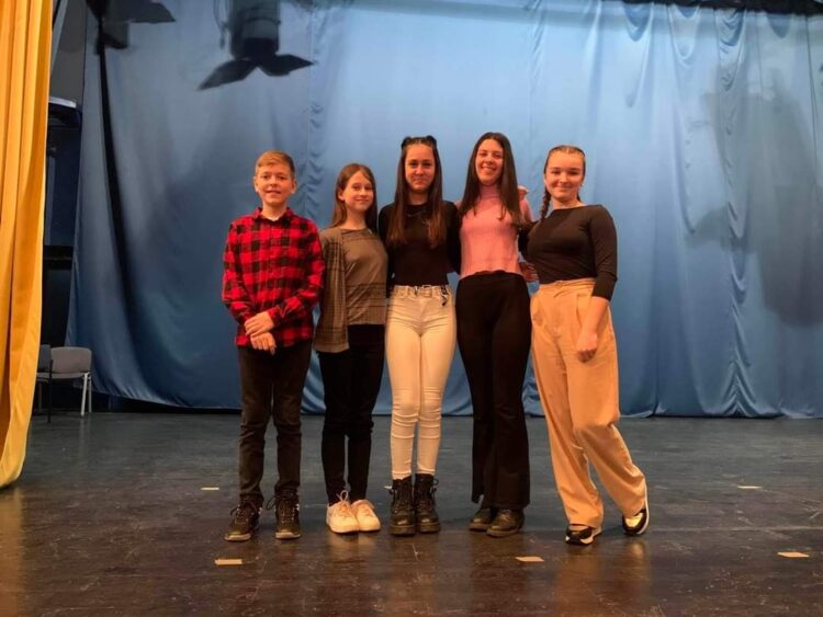 Žiaci zo strednej vekovej kategórie z Báčskopetrovskej obce (foto: z archívu SVD)