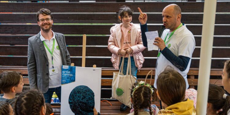 Na výtvarnej súťaži v organizácii Lokálnej nadácie Stará Pazova získala tretiu cenu (foto: z rodinného archívu)