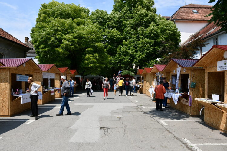 Na jarmoku pribudli aj drevené stánky
