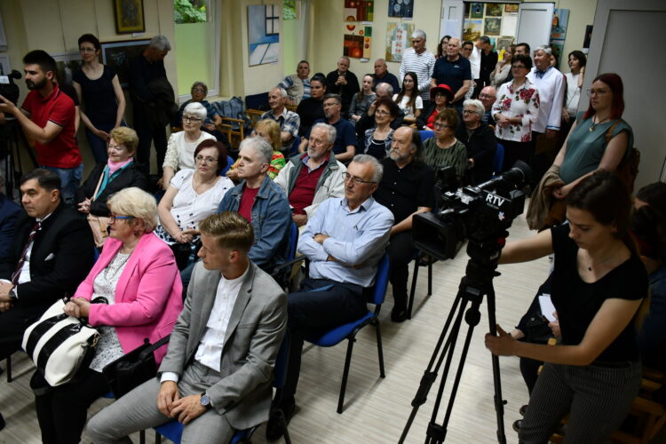 Hostia a prítomní na vernisáži