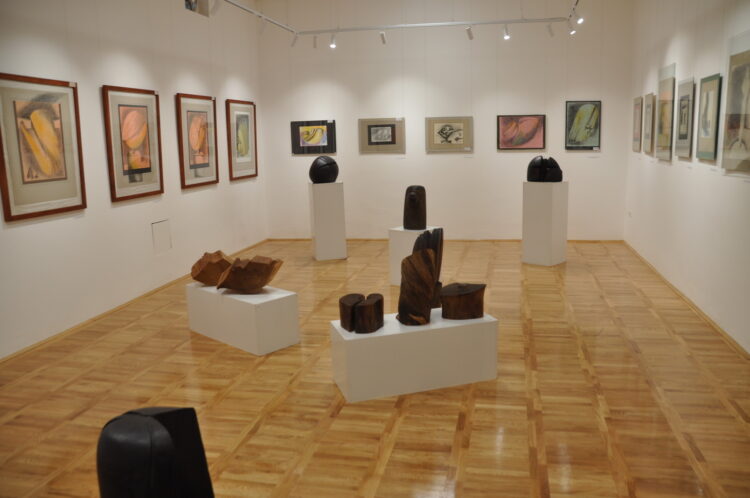 Časť expozície výstavy Skulpturálne pulzovanie