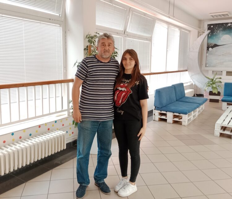 Emina a jej mentor, profesor zemepisu Siniša Simendić