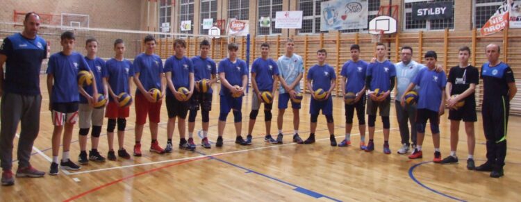 Juniorské  volejbalové mužstvo kulpínskej školy