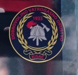 Logo Dobrovoľného požiarnického spolku Kysáč, ktorý tohto roku oslavuje 90. výročie založenia