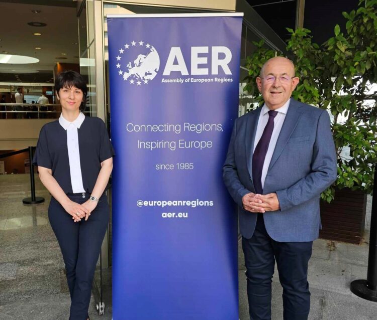 Sandra Stojkovićová a István Pásztor (foto: Zhromaždenie AP Vojvodiny)